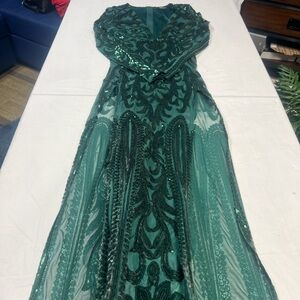 Elegant Green Sequin Maxi Dress - size S